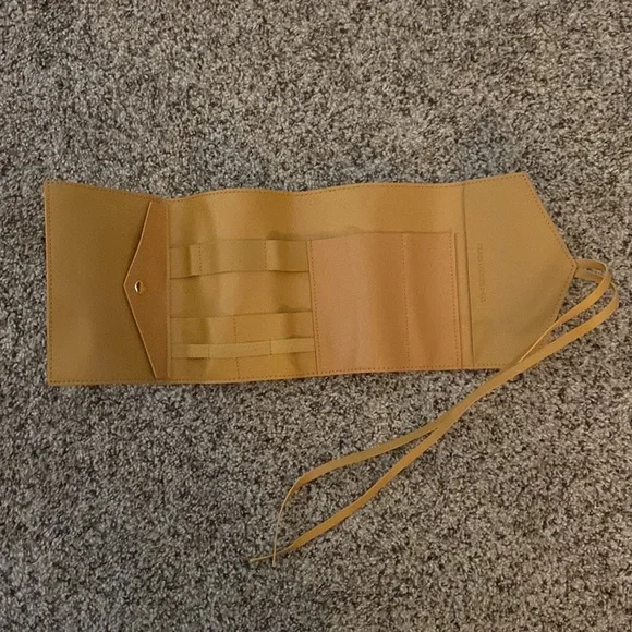 Glass Ladder And Co Katherine Vegan Leather Tech Organizer Roll - Picture 5 of 13